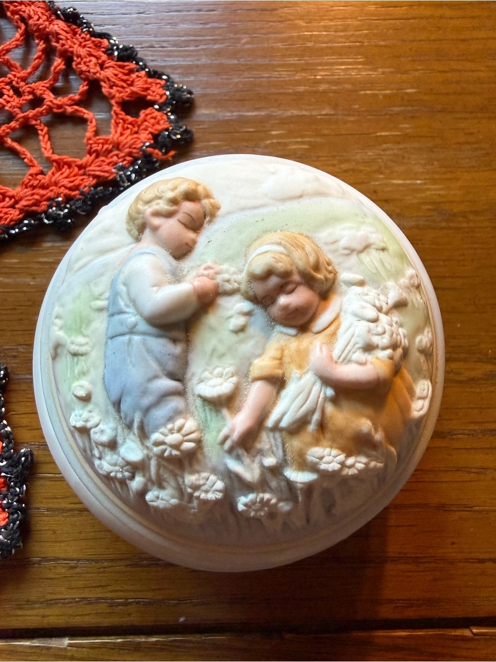 Vintage 1985 Avon Golden Dreams Porcelain Music Box Hand Painted